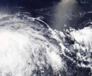 El Centro Nacional de Huracanes dijo que la tormenta podría fortalecerse, pero se prevé que comience a debilitarse a partir del miércoles.