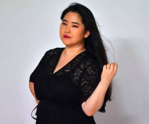 La modelo Vivian Geeyang Kim intenta convencer a las mujeres de 'tallas grandes' que no hace falta ser flaca para sentirse guapa (Foto: AFP)