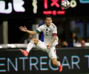 El mexicano Jorge Sánchez espera para recibir el balón en la segunda mitad del duelo amistoso contra Honduras. Foto: AP