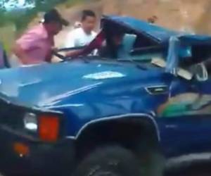 Las personas se trasladaban en este automotor cuando se accidentaron.