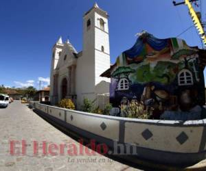 La combinación de la arquitectura colonial y decenas de obras de arte atraen a miles de turistas anualmente a Cantarranas, Francisco Morazán, zona central de Honduras. Fotos: Johny Magallanes / EL HERALDO.