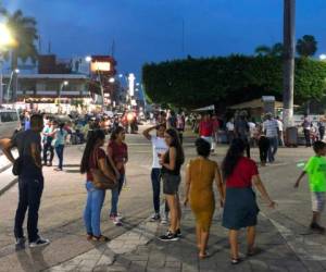 Los migrantes se ven en el Parque Central Miguel Hidalgo en Tapachula, estado de Chiapas, México. Foto: Agencia AFP