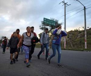 Apenas unos 500 hondureños continúan en la caravana.