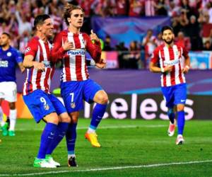 Griezmann celebra el gol de penal que le anotó al Leicester City por la UEFA Champions League. / AFP / PIERRE-PHILIPPE MARCOU