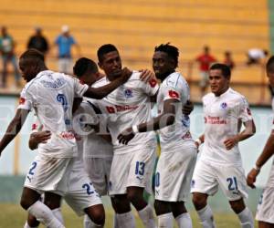 Olimpia se prepara con partidos amistosos de cara al inicio del torneo. (Fotos: Juan Salgado / Grupo Opsa )