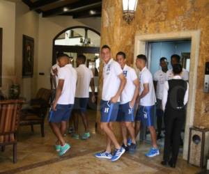 La Selección de Honduras al momento de bajar a tomar el desayuno.
