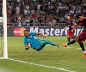 Pedro Rodríguez frente al arco cuando vestía el uniforme del Barcelona. (AP)