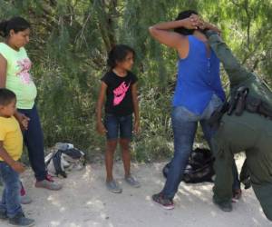 El presidente de Estados Unidos, Donald Trump, reafirmó el lunes las controvertidas medidas contra familias de inmigrantes en la frontera. Foto: Agencia AFP