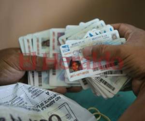 En las bodegas del RNP hay más de 200 mil tarjetas que no han sido reclamadas. (Foto: El Heraldo Honduras)
