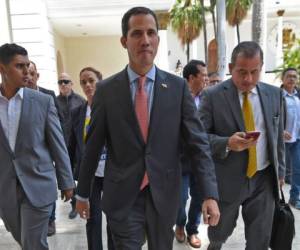 Saab, quien se define como chavista, destacó que el opositor, reconocido por más de 50 países como presidente interino de Venezuela, ha difundido una serie de mensajes que han 'exaltado a la violencia' en medio de esta 'situación lamentable'. Foto: AFP