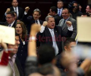 La elección de la junta provisional se realizó en medio de disputas entre diputados que no pasaron a discusiones mayores.