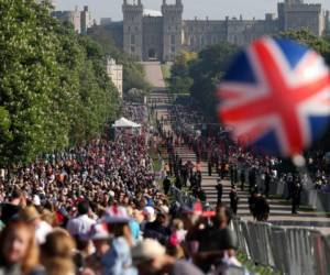 Los colores de la Union Jack, la bandera británica roja, blanca y azul, dominaban las calles.