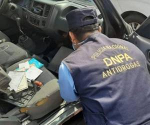 El kilogramo de droga envuelto en papeles y cinta adhesiva.