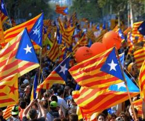 El conflicto entre el gobierno español y el catalán lleva varias semanas en la palestra. (Foto: AFP)