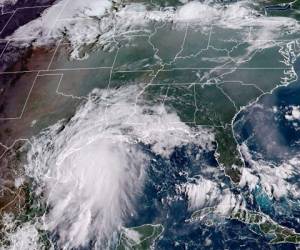 La tormenta continúa desplazándose hacie el noroeste a una velocidad de 22 kilómetros por hora y de acuerdo a la tryectoria prevista por el SNM, Nicholas tocaría tierra en Texas entre este lunes y el próximo martes. Foto: AFP