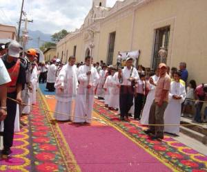 Los tradicionales vía crucis y las alfombras son únicas en Comayagua.