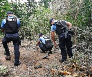 Entre matorrales fue descubierta la osamenta. Foto Dirección Policial de Investigaciones