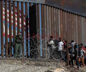 Trump busca construir un muro en la frontera para detener la migración irregular. foto: Agencia AFP