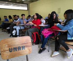 Los estudiantes se presentaron este lunes a sus respectivas actividades académicas. Fotos y videos: Jonhy Magallanes/ EL HERALDO