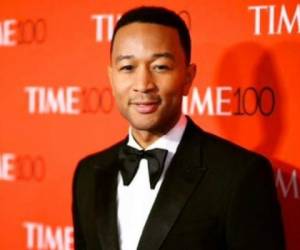 El artista John Legend mostró su molestia respecto a los comentarios que ha realizado en redes sociales el presidente Donald Trump.