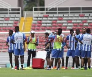 Los jugadores de la Selección de Honduras en uno de los entrenamientos en Costa Rica, a un día del gran duelo. (Fotos: EL HERALDO)