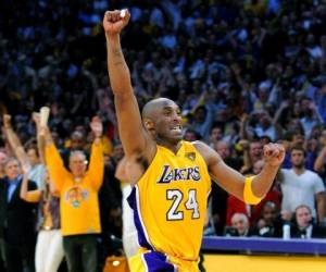 En foto de archivo del 17 de junio del 2010 el base de los Lakers de Los Ángeles Kobe Bryant reacciona al título de su equipo en el juego de la serie ante los Celtics de Boston. El 14 de febrero anunciaron que Bryant es finalista al Salón de la Fama junto con Kevin Garnett y Tim Duncan. Foto: AP.