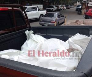 Así fue el ingreso de los cuerpos a la morgue en Tegucigalpa. Foto: Estalin Irías/ EL HERALDO