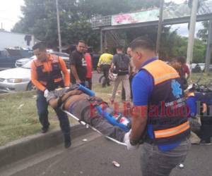 El hombre herido fue trasladado a un centro asistencial. Foto Johnny Magallanes| EL HERALDO