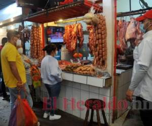 La carne de res también registra un aumento en su precio. De L 68 pasó a costar L 70 la libra en los mercados capitalinos. Foto: Marvin Salgado/El Heraldo