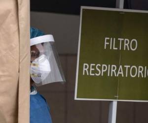 En los últimos días, personal médico de varios hospitales ha protestado por la falta de equipos para atender a los enfermos. Foto AFP