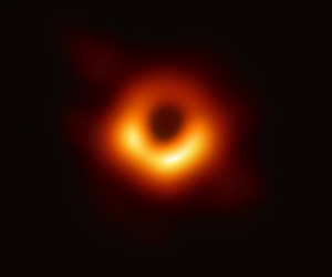 Un agujero negro de ese tamaño es comprender como pudo crecer tan rápido.