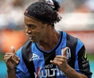 El histórico jugador brasileño, Ronaldinho, visitará Honduras para disputar el 'Partido por la paz' el próximo 30 de julio en el estadio Nacional de Tegucigalpa. (Fotos: @ronaldinho en Instagram)