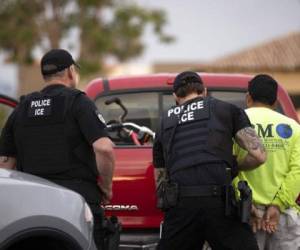 Los oficiales de ICE que dan prioridad a los delincuentes violentos que amenazan la seguridad de Estados Unidos. Foto: AP.