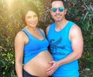 Aislin y Mauricio registraron el periodo de embarazo con tiernas fotografías.