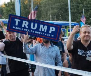 Seguidores del presidente Donald Trump y del partido Republicano muestran su apoyo para el magnate y los candidatos previo a la elección legislativa. Foto: El Heraldo.