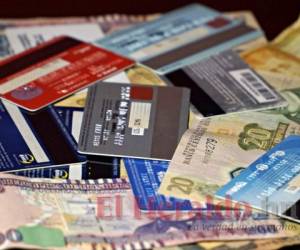 Hasta septiembre de 2017, los hondureños pagaban tasas de interés en tarjetas de crédito de hasta 92.75% anual. Foto: El Heraldo