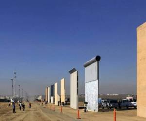 Estos son los prototipos del muro fronterizo que Donald Trump quiere construir en la frontera. Foto: AP