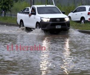 Las autoridades llaman a la población a tener precaución al momento de circular por las carreteras o en el cruce de ríos y quebradas durante las lluvias. Foto: Marvin Salgado/ EL HERALDO.