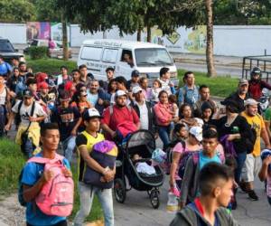 Este fin de semana un nuevo grupo de hondureños decidió repetir las acciones de cuatro caravanas anteriores y, aunque en menor número de participantes, se organizaron para emprender camino rumbo a Estados Unidos. Foto ilustrativa El Heraldo.