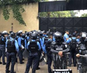 La Fuerza de Seguridad Interinstitucional Nacional llegó en horas de la mañana hasta el centro de reclusión.