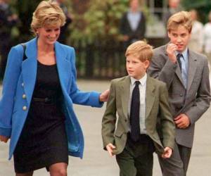 Henry y su hermano Guillermo tenían una estrecha relación con su madre, la princesa Diana de Gales