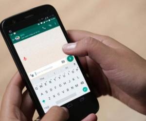 WhatsAap ha introducido una función que permite responder a una sola persona en específico. Foto: Agencia AFP