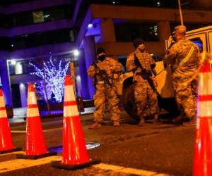 La investigación del FBI implica la revisión de nombres en bases de datos y de listas de la agencia de personas a las que hay que tener vigiladas por si algo alarmante surge. Foto: AP