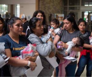 Más de 2,700 niños fueron separados de sus padres en la frontera el año pasado bajo una norma de tolerancia cero aplicada por el entonces secretario de Justicia Jeff Sessions. Foto: AFP