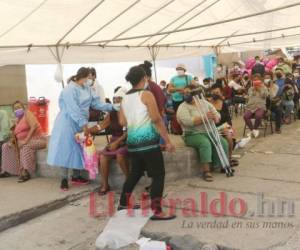 El centro de triaje de la Mayangle recibe a diario de 200 a 300 pacientes, muchos presentan síntomas graves y requieren atención hospitalaria. Foto: Efraín Salgado/El Heraldo