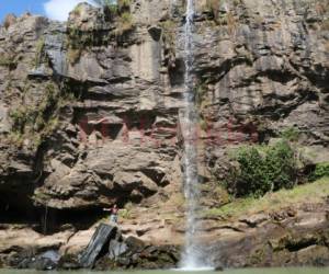 1.La Estanzuela es uno de los principales atractivos turísticos en Marcala, La Paz. La cascada, de 45 metros, es uno de los sitios más paradisíacos de la zona. Foto: Eduard Rodríguez/ EL HERALDO