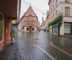 Alemania ha iniciado un confinamiento más estricto, cerrando comercios y escuelas en un intento de frenar los contagios de coronavirus. Foto: AP