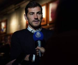 Iker Casillas ahora será la conexión entre cuerpo técnico y los jugadores, mientras se logra recuperar.