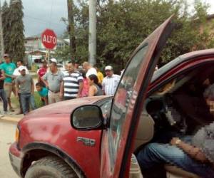 Así quedó el cuerpo de José Luis López, de 32 años de edad, tras ser acribillado en Tocoa, Colón. (Fotos: Cortesía Radio HRN)