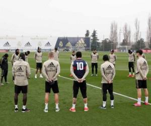 Sergio Ramos rindió su particular tributo con una camiseta de Bryant. Foto cortesía Twitter Real Madrid